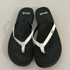 Women’s Sanuk flip flops Size 8